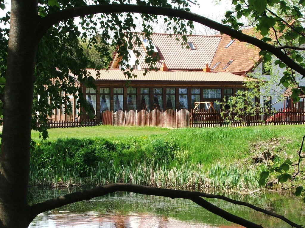 Pawlakowa Zagroda Hotel Grabiny-Zameczek Exterior foto